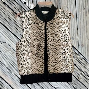 Kim Rogers animal print fur zip up vest with black cable knit trim size L.
